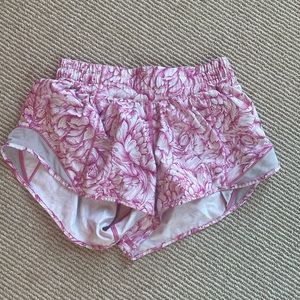 lululemon pink hotty hot shorts 2.5”